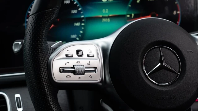 Mercedes-Benz GLE Class (21 Reg) GLE300 2.0D AMG Line Premium 4Matic (7 Seat) Image 5