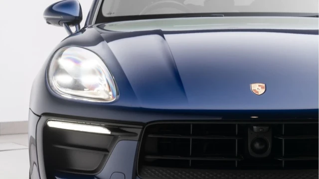Porsche Macan (71 Reg) 2.0 PDK Image 8