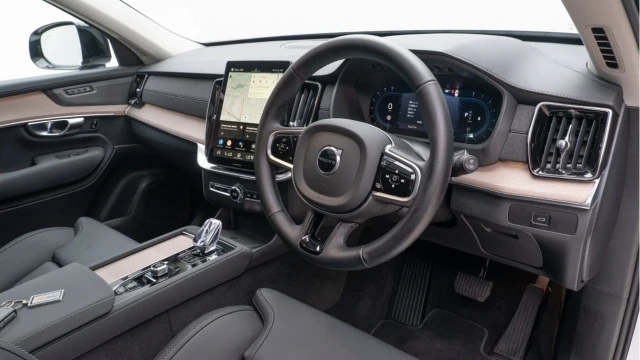 Volvo XC90 (25 Reg) 2.0 B5 Plus AWD (7 Seat) Image 7
