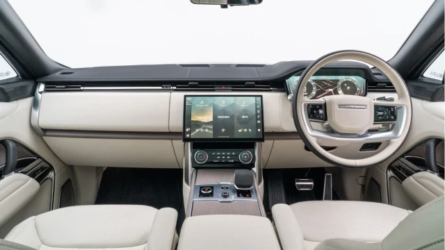 Land Rover Range Rover (22 Reg) 4.4 V8 P530 First Edition Image 2