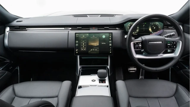 Land Rover Range Rover (75 Reg) 3.0 D300 Edition Image 2
