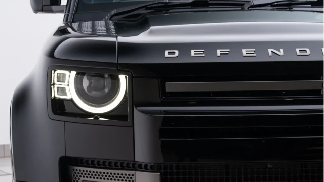 Land Rover Defender (25 Reg) 90 3.0 D250 X-Dynamic SE Hard Top Commercial (+VAT) Image 8