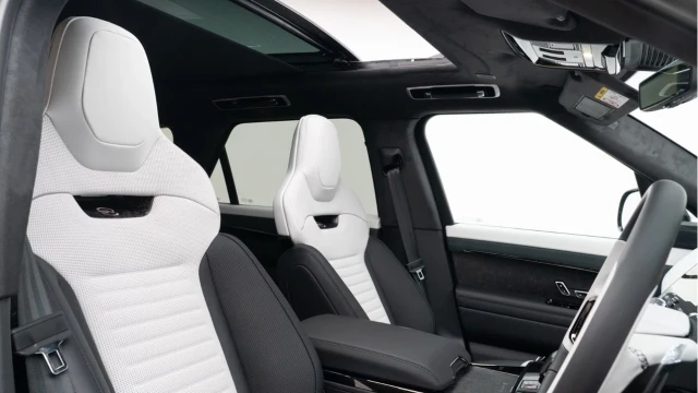 Land Rover Range Rover Sport (75 Reg) 4.4 V8 P635 SV Edition Two Image 3