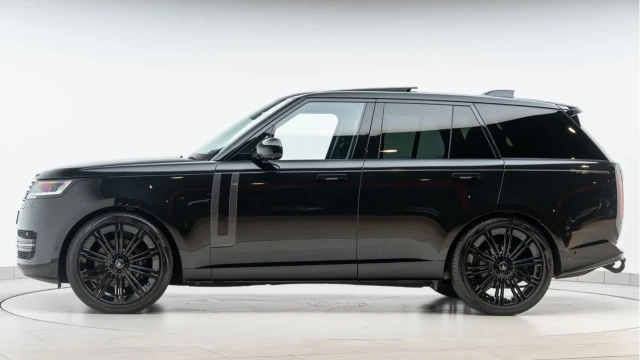 Land Rover Range Rover (74 Reg) 3.0 D350 SE (Shadow Pack) Image 4