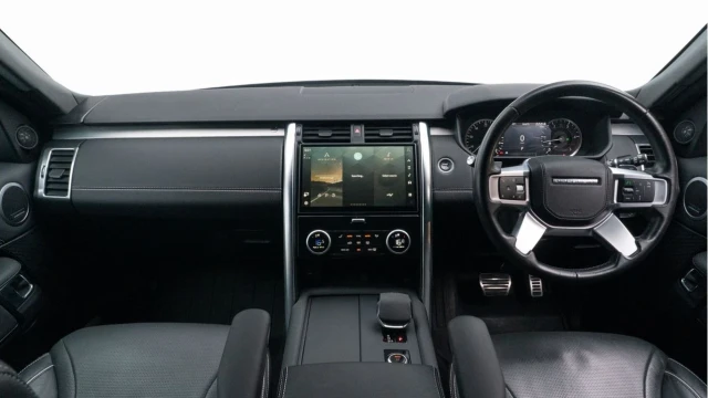 Land Rover Discovery (72 Reg) 3.0 D300 R-Dynamic HSE Hard Top (5 Seat) (+VAT) Image 2