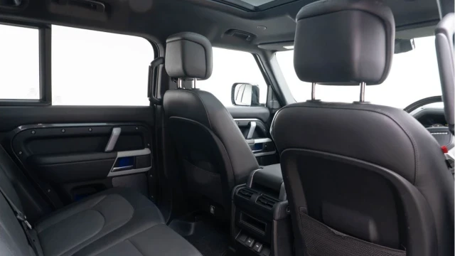 Land Rover Defender (23 Reg) 110 3.0 D300 X-Dynamic HSE (Black Pack) Image 8