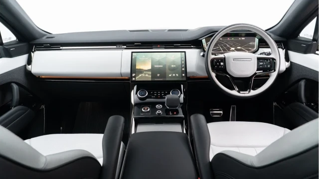 Land Rover Range Rover Sport (23 Reg) 3.0 D300 Dynamic SE (Black Pack) Image 2