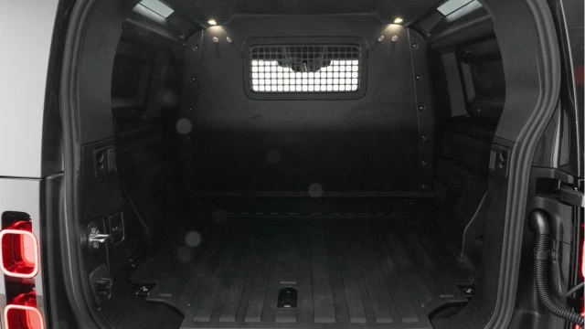 Land Rover Defender (25 Reg) 90 3.0 D350 X-Dynamic HSE Hard Top Commercial (3 Seat) (+VAT) Image 4