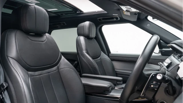 Land Rover Range Rover Sport (73 Reg) 3.0 D300 Dynamic SE (Black Pack) Image 3