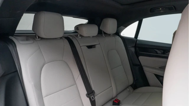 Porsche Macan (74 Reg) 4S Electric Image 8