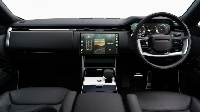 Land Rover Range Rover (24 Reg) 3.0 D300 SE (Facelift) Image 2