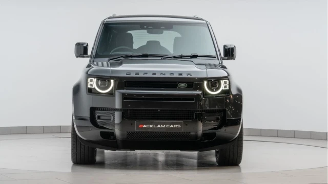 Land Rover Defender (25 Reg) 110 3.0 D250 X-Dynamic SE (Black Pack) (VAT Q) Image 7