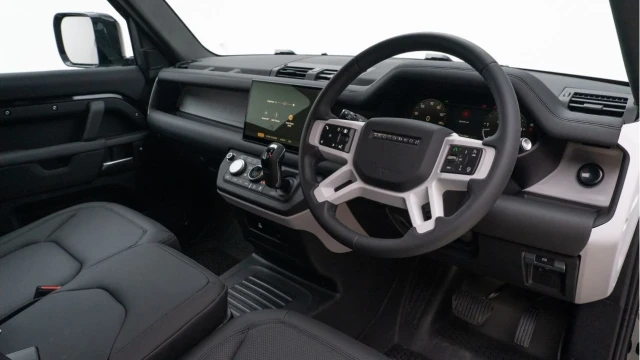 Land Rover Defender (25 Reg) 90 3.0 D250 S Hard Top Commercial (3 Seat) (+VAT) Image 2