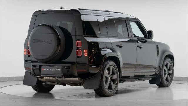 Land Rover Defender (75 Reg) 110 3.0 D350 X-Dynamic HSE (7 Seat) (Black Pack) Image 6