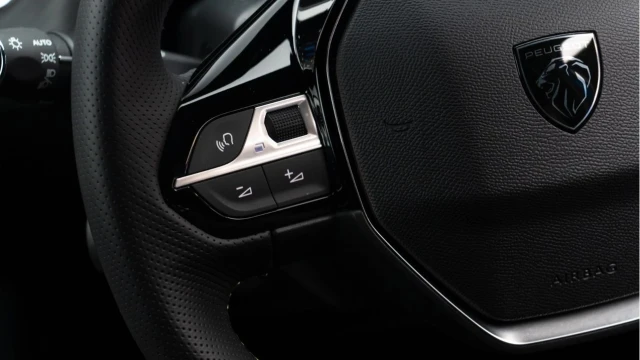 Peugeot E-208 (74 Reg) GT Image 5