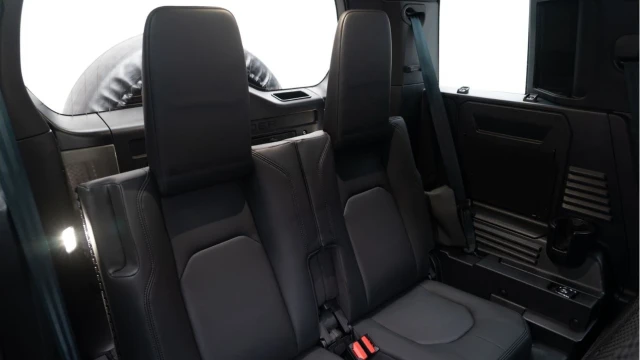 Land Rover Defender (25 Reg) 110 3.0 D350 X-Dynamic HSE (7 Seat) (Bespoke URBAN) (VAT Q) Image 4