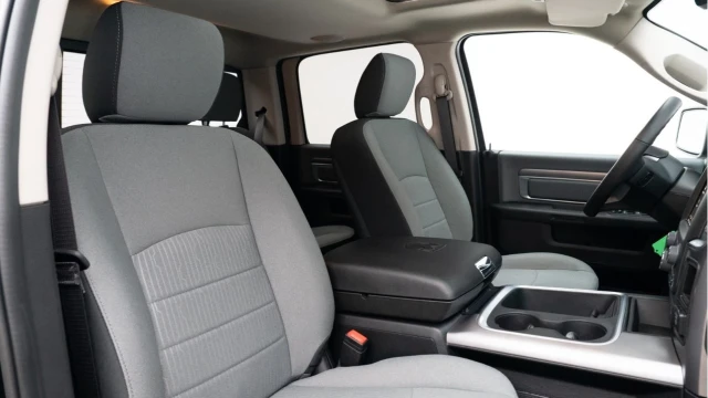 Dodge RAM 1500 (25 Reg) 5.7 V8 HEMI Classic SLT (VAT Q) Image 3