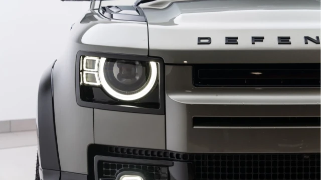 Land Rover Defender (25 Reg) 110 3.0 D350 X-Dynamic HSE (7 Seat) (Bespoke) Image 8