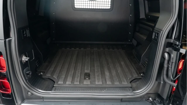 Land Rover Defender (73 Reg) 90 3.0 D250 Hard Top Commercial (+VAT) Image 4