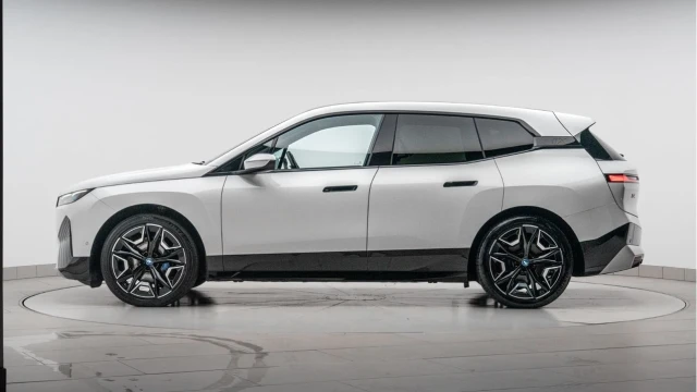BMW iX (72 Reg) 40 M Sport Edition xDrive Image 5