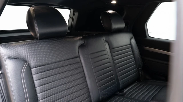 Land Rover Discovery (22 Reg) 3.0 D300 R-Dynamic HSE Commercial (5 Seat) (+VAT) Image 4
