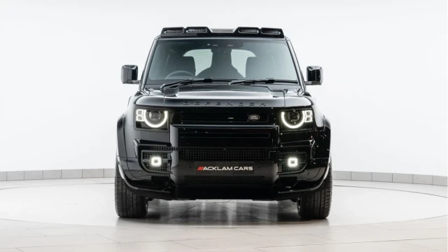 Land Rover Defender (25 Reg) 110 3.0 D350 X-Dynamic SE (6 Seat) (Bespoke) Image 8