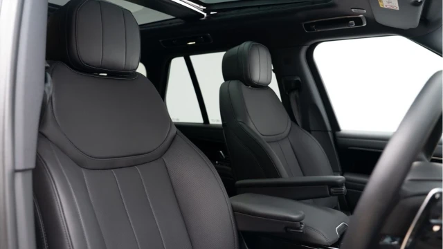 Land Rover Range Rover (74 Reg) 3.0 D350 SE (Shadow Pack) Image 3