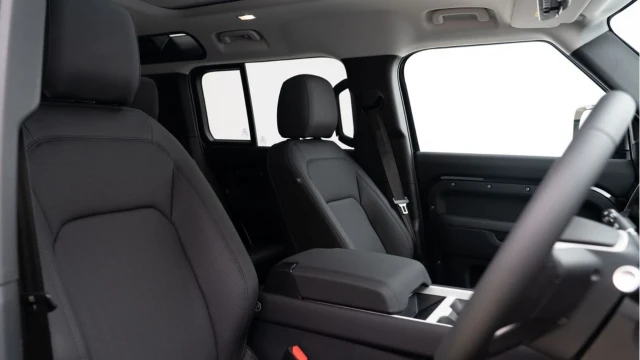 Land Rover Defender (74 Reg) 110 3.0 D250 S (7 Seat) Image 3