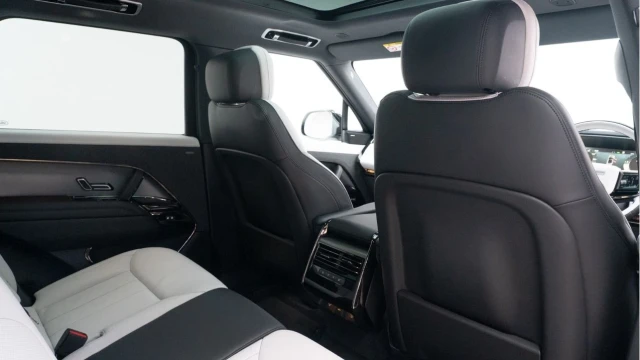 Land Rover Range Rover Sport (24 Reg) 3.0 D300 Dynamic SE (Black Pack) Image 6