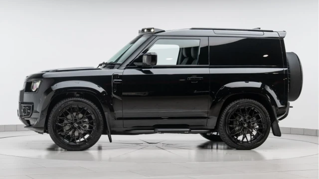 Land Rover Defender (25 Reg) 90 3.0 D250 X-Dynamic SE Hard Top Commercial (+VAT) (Bespoke) Image 4