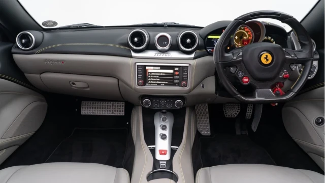 Ferrari California (16 Reg) 3.9 V8 T Convertible Image 3