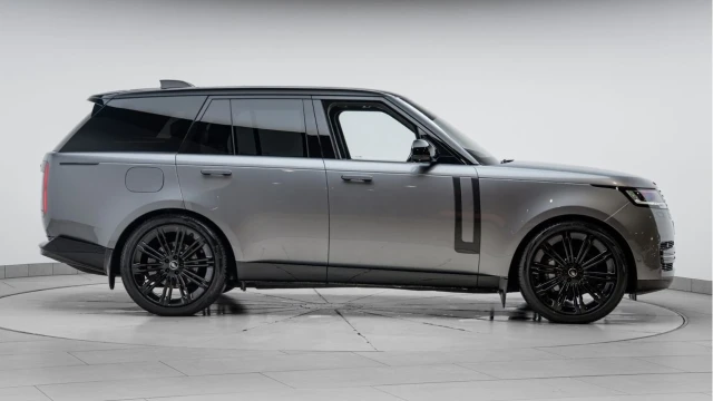 Land Rover Range Rover (25 Reg) 3.0 D300 HSE (Shadow) Image 5