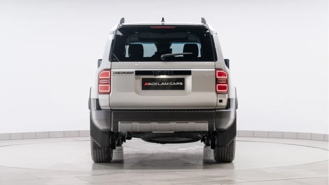 Toyota Land Cruiser (74 Reg) 2.8 Invincible (VAT Q) Image 5