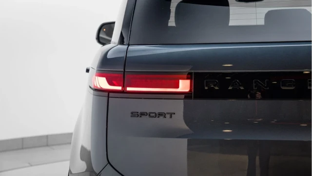 Land Rover Range Rover Sport (75 Reg) 3.0 D300 Dynamic SE (VAT Q) Image 5