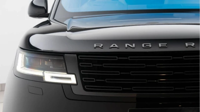 Land Rover Range Rover (23 Reg) 3.0 D350 First Edition (Shadow Pack) Image 6