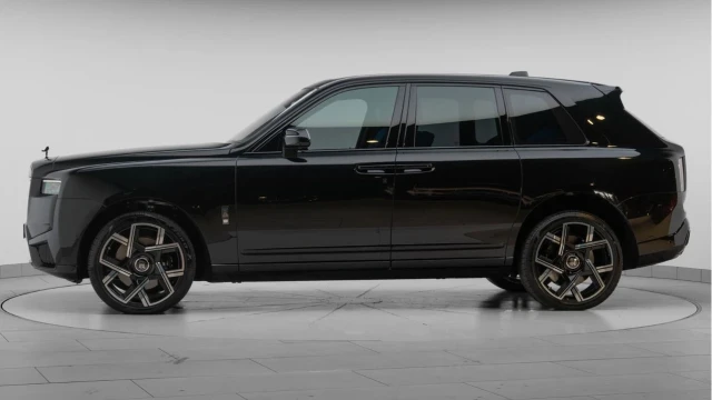 Rolls-Royce Cullinan Series II (25 Reg) 6.7 V12 Black Badge Image 4