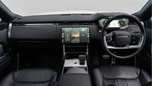 Land Rover Range Rover (24 Reg) 3.0 D300 HSE (Shadow Pack) Image 2
