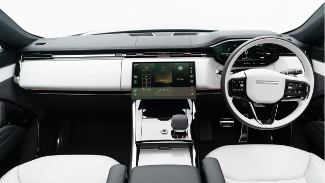 Land Rover Range Rover Sport (73 Reg) 3.0 D300 Dynamic SE (Black Pack) Image 2