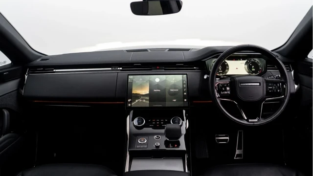 Land Rover Range Rover Sport (72 Reg) 3.0 P440e Dynamic SE Hybrid (Black Pack) Image 7