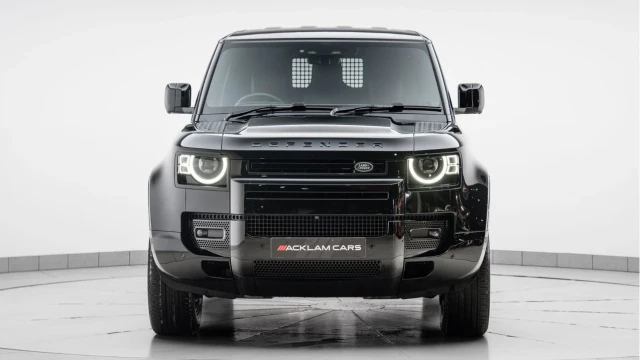 Land Rover Defender (25 Reg) 90 3.0 D250 X-Dynamic HSE Hard Top Commercial (3 Seat) (+VAT) Image 8