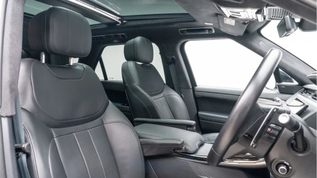 Land Rover Range Rover Sport (73 Reg) 3.0 D350 Autobiography (Black Pack) Image 3