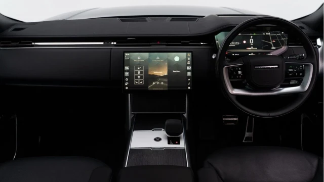 Land Rover Range Rover (74 Reg) 3.0 D300 Autobiography (Shadow Pack) Image 2