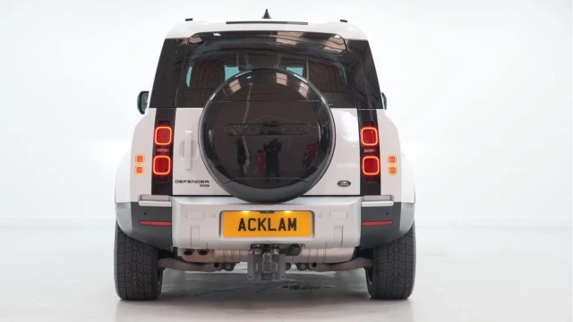 Land Rover Defender (21 Reg) 110 3.0 D300 SE (Black Pack) Image 8