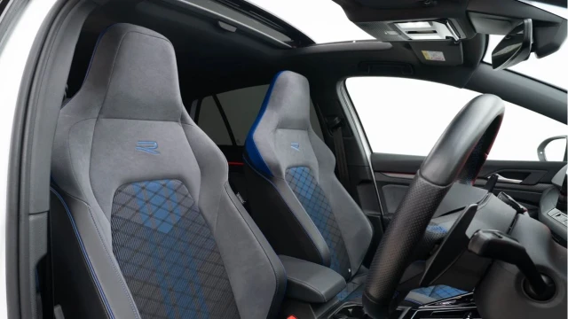 Volkswagen Golf (23 Reg) R 2.0TSI 4Motion (R Performance) Image 3