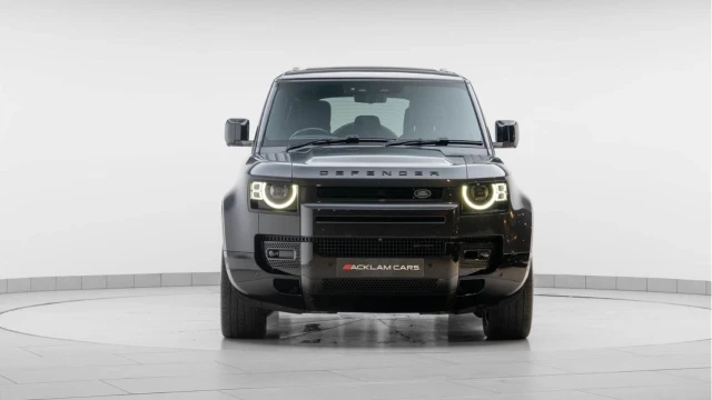 Land Rover Defender (23 Reg) 110 3.0 D300 X-Dynamic HSE (Black Pack) Image 7