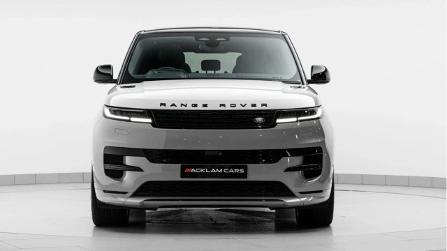 Land Rover Range Rover Sport (23 Reg) 3.0 P440e Dynamic SE Hybrid (Black Pack) Image 4