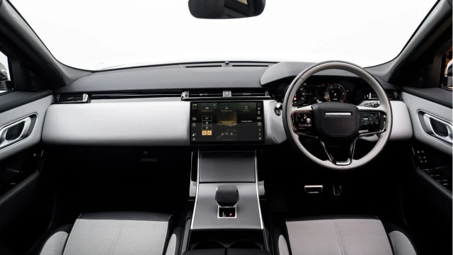 Land Rover Range Rover Velar (73 Reg) 2.0 D200 Dynamic HSE (Black Pack) Image 2
