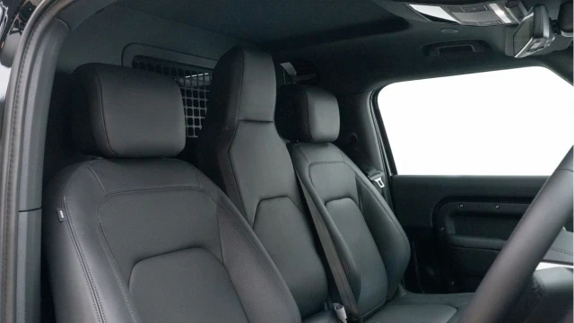 Land Rover Defender (25 Reg) 90 3.0 D350 X-Dynamic HSE Hard Top Commercial (3 Seat) (+VAT) Image 3