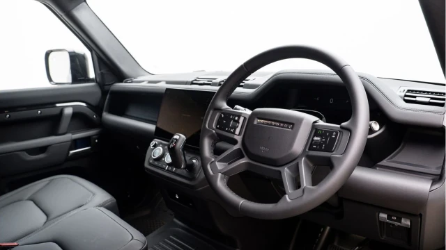 Land Rover Defender (75 Reg) 90 3.0 D250 X-Dynamic SE Hard Top Commercial (3 Seat) (+VAT) Image 2