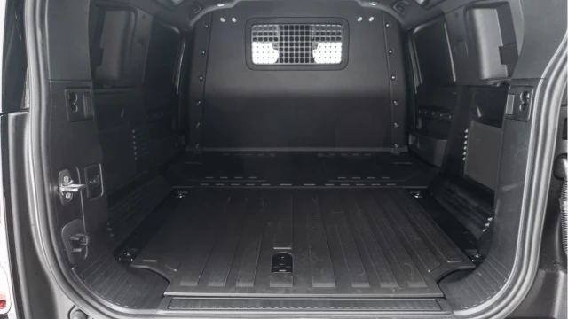 Land Rover Defender (25 Reg) 110 3.0 D250 S Hard Top Commercial (3 Seat) (+VAT) Image 4